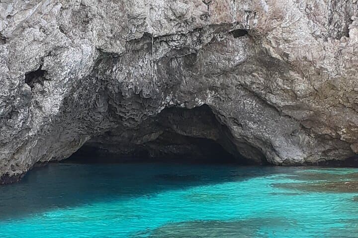 Private boat excursion to beautiful island of Taormina