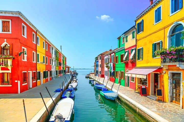 Walking Tour and Enchanting Gondola Journey in Venice + Ebook