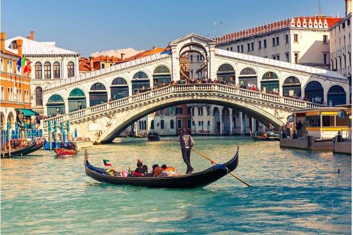 Walking Tour and Enchanting Gondola Journey in Venice + Ebook