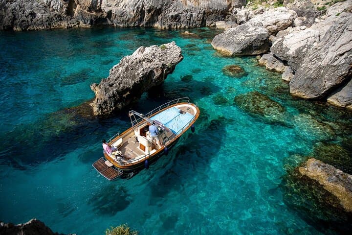 4 Hours Private Boat Tour of Capri