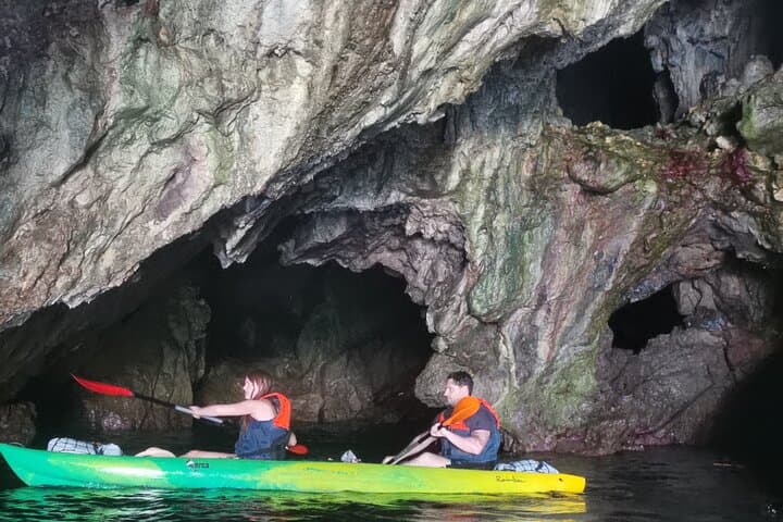 Amalfi Coast Kayak & Snorkeling Tour to the Pandora's Cave