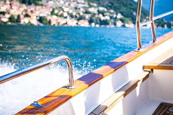 1H Private Cruise on a beautiful wooden speedboat on Lake Como