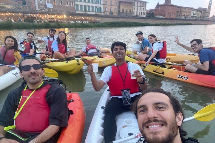 Kayak tour on the river Arno, Pisa (aperitif upon request)