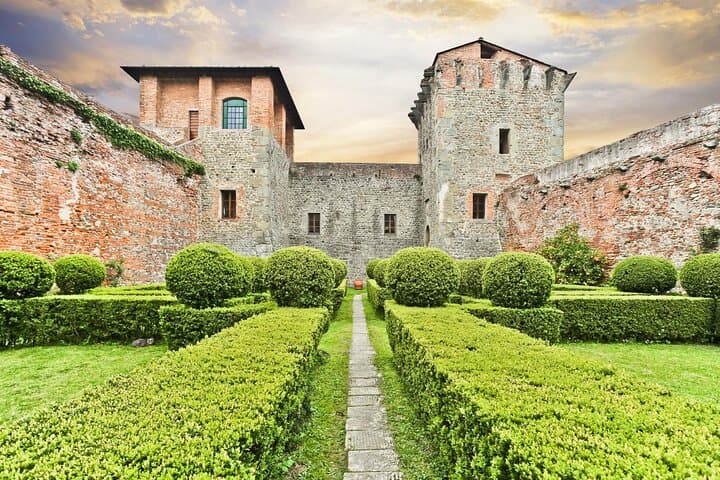 Wine Tour in the Countryside of Lucca with Lunch - with Minivan