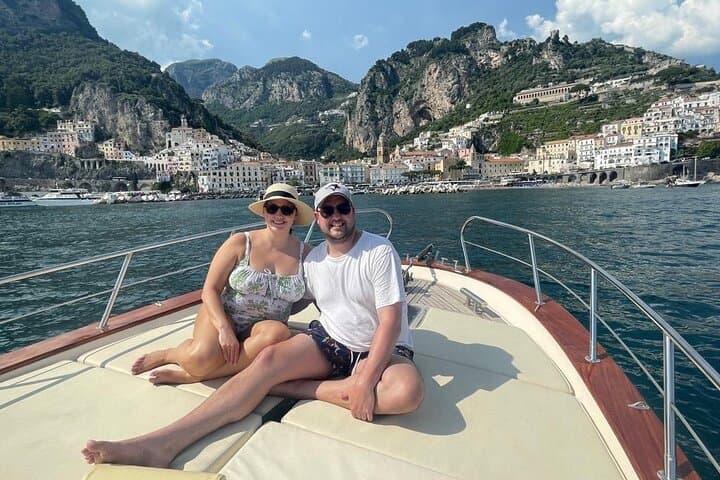 Amalfi Boat Tour from to Positano Praiano or Amalfi. 7 hours