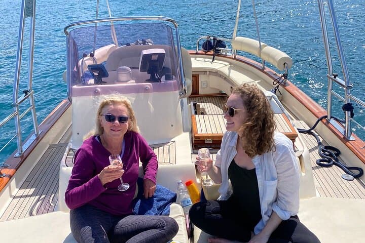 Amalfi Boat Tour from to Positano Praiano or Amalfi. 7 hours