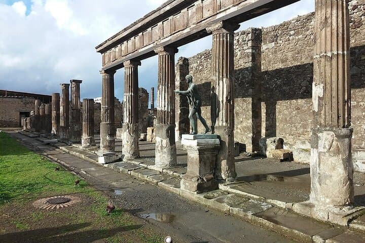 Pompeii from Naples: Tour with transport and skip-the-line ticket