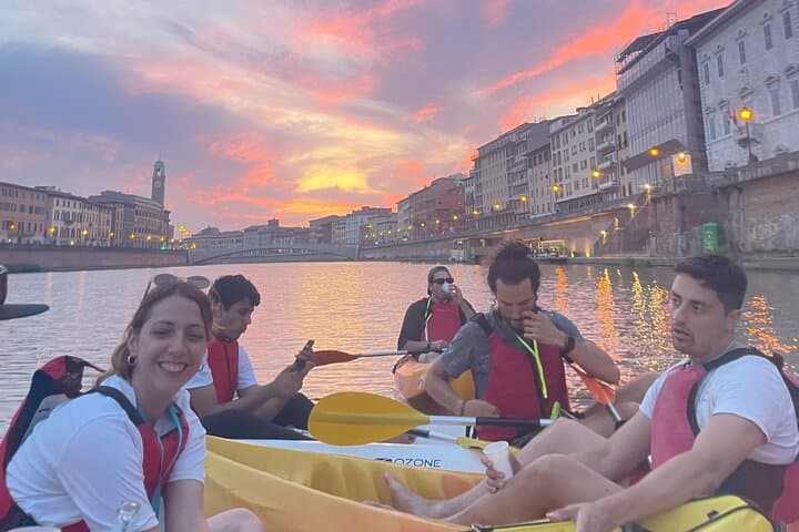 Kayak tour on the river Arno, Pisa (aperitif upon request)