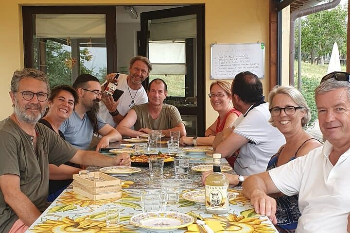 1 Hour Tasting of Artisan Liqueurs in the Umbrian Countryside