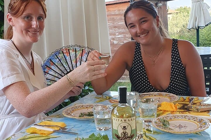 1 Hour Tasting of Artisan Liqueurs in the Umbrian Countryside