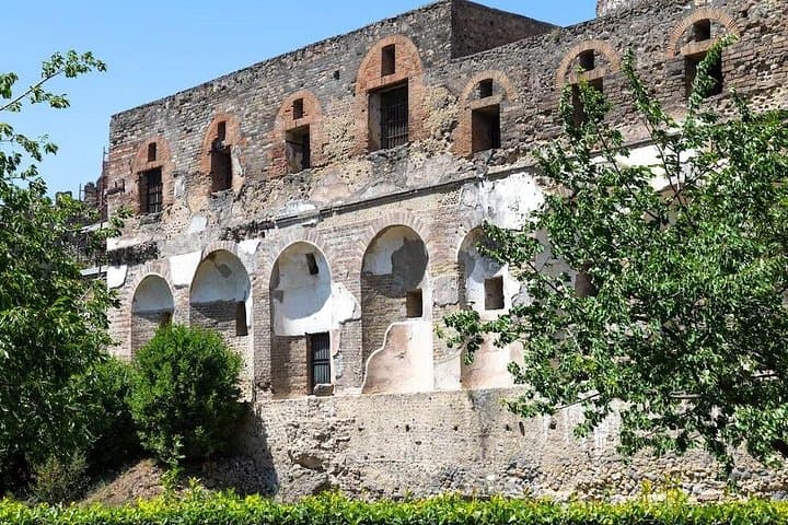 Stories of Pompeii: Small Group tour with archeology expert guide