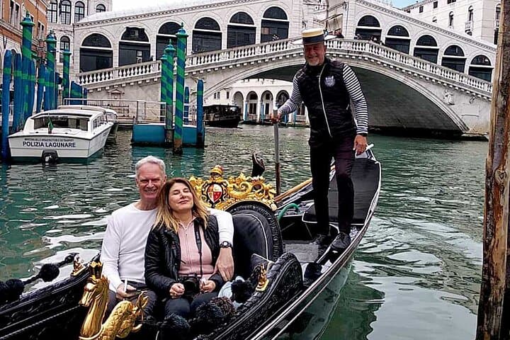 Walking Tour and Enchanting Gondola Journey in Venice + Ebook