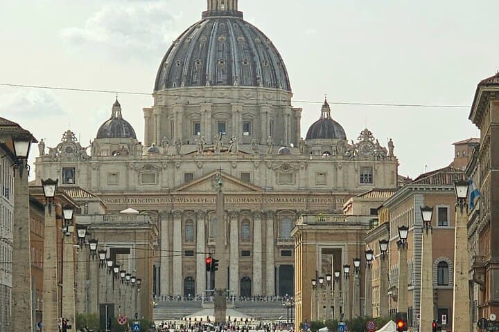 St. Peter's Basilica & Dome Tour with Professional Art Historian