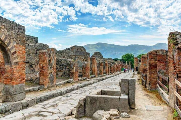 Private excursion from Rome to the archaeological site of Pompeii