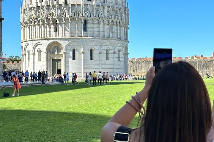 Pisa and Lucca Tour from Florence with the Leaning Tower access