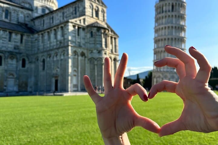 Pisa and Lucca Tour from Florence with the Leaning Tower access