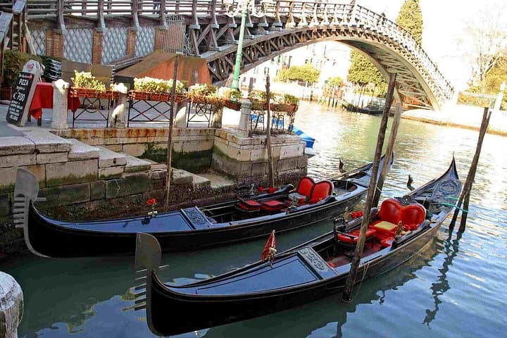 Venice: Enchanting City Walk & Majestic Gondola Glide + Ebook