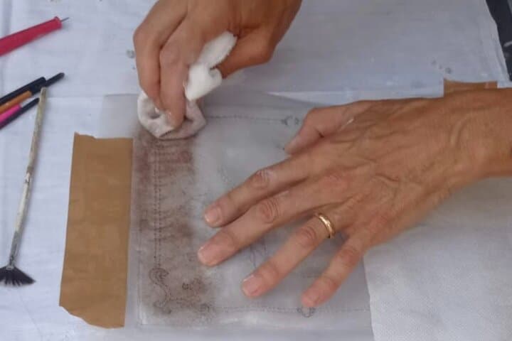 to transfer the color with the dusting technique