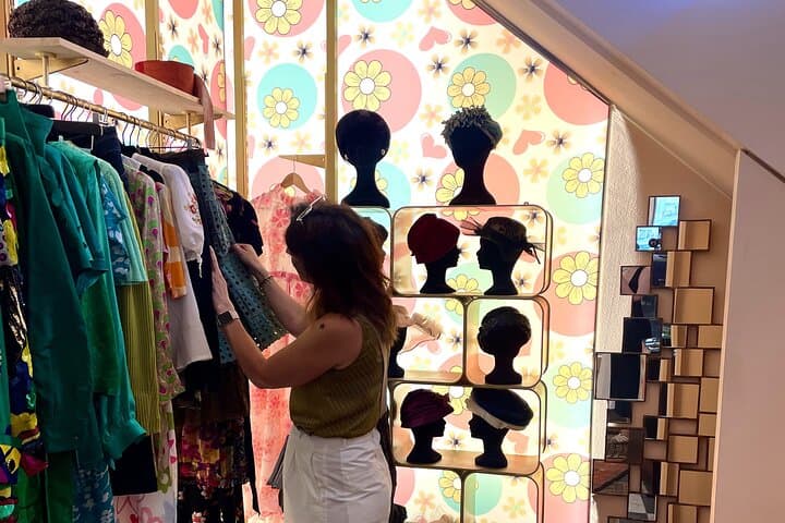 Vintage Shopping Tour in Milan