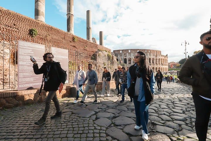 Roma: Colosseum, Forum, and Palatine Hill Local Guided Tour