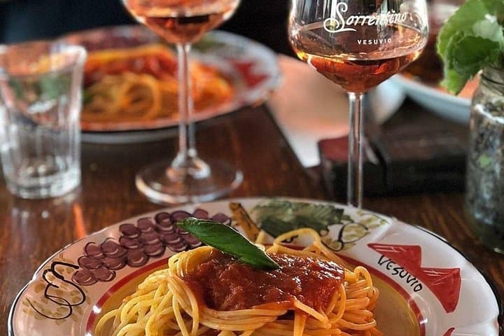 Guided Tour of Pompeii and Herculaneum with Lunch and Ticket