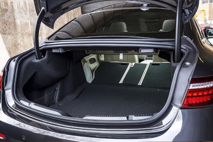 Arrival by Private Sedan from Milan Malpensa Airport to Milan
