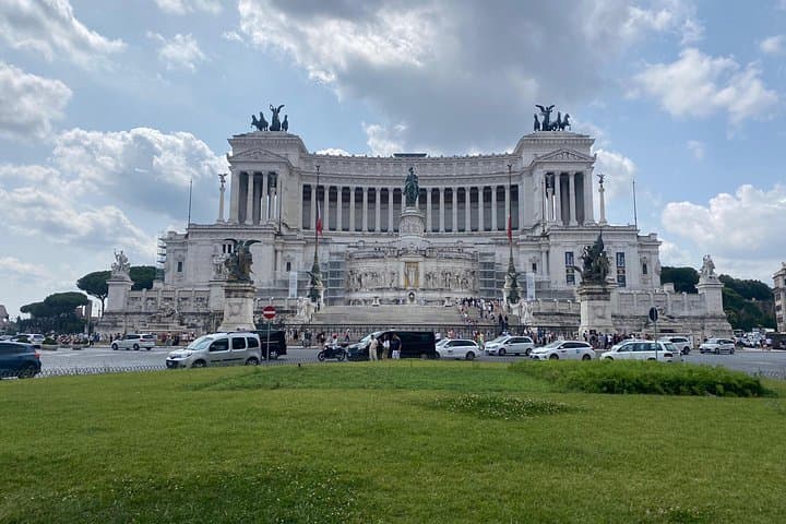Walking tour of the main squares and fountains of Rome