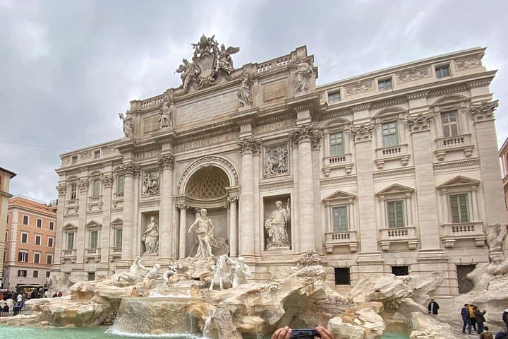 Walking tour of the main squares and fountains of Rome