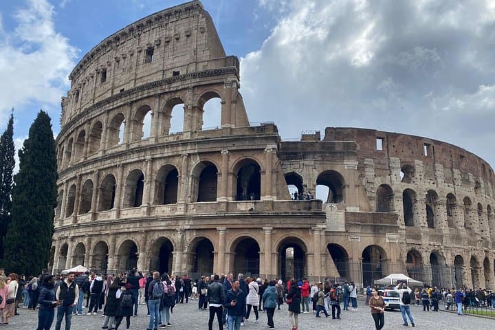 Walking tour of the main squares and fountains of Rome