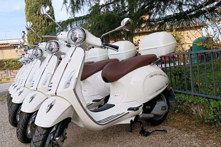 Discovering Chianti: Sunset Vespa Tour with Dinner