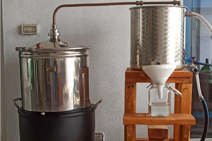 Olbia: visit a gin-making factory with tasting