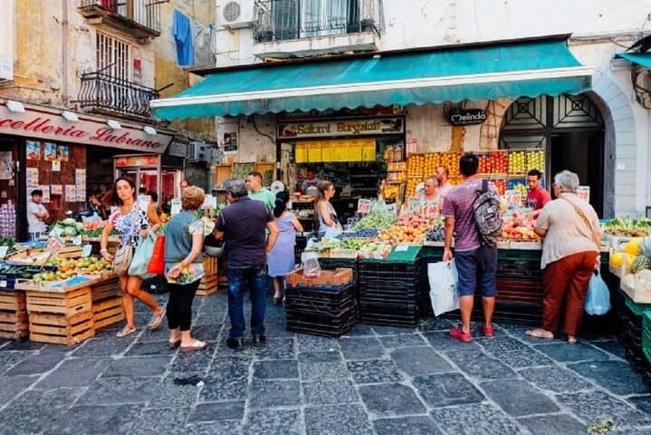 The Spanish Quarters, Street Art and Local Market Tour in Naples