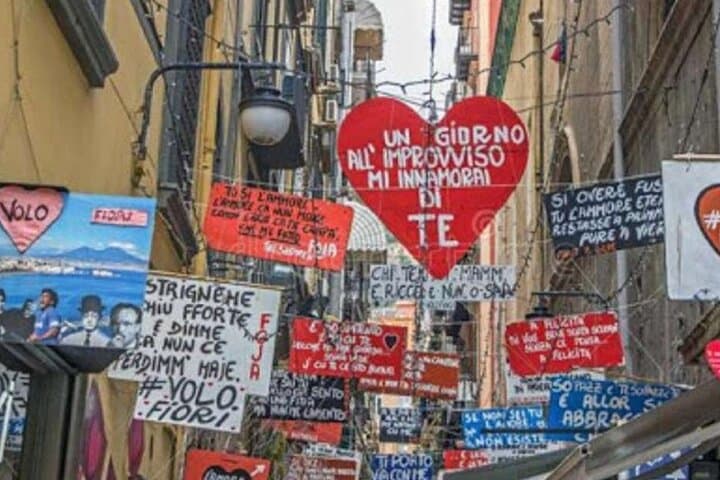 The Spanish Quarters, Street Art and Local Market Tour in Naples