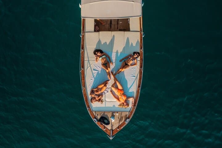 Spacious boat, ideal for 2 hours of relaxation