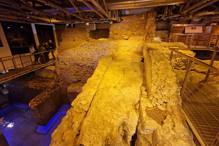 Underground of Trevi Fountain, Spanish Steps PRIVATE TOUR