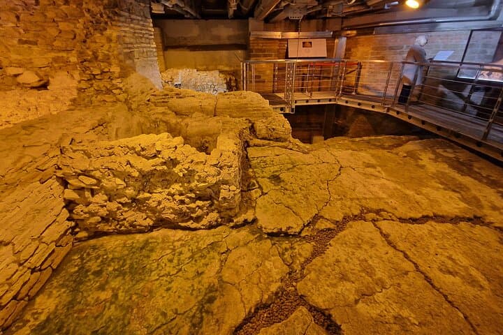 Underground of Trevi Fountain, Spanish Steps PRIVATE TOUR