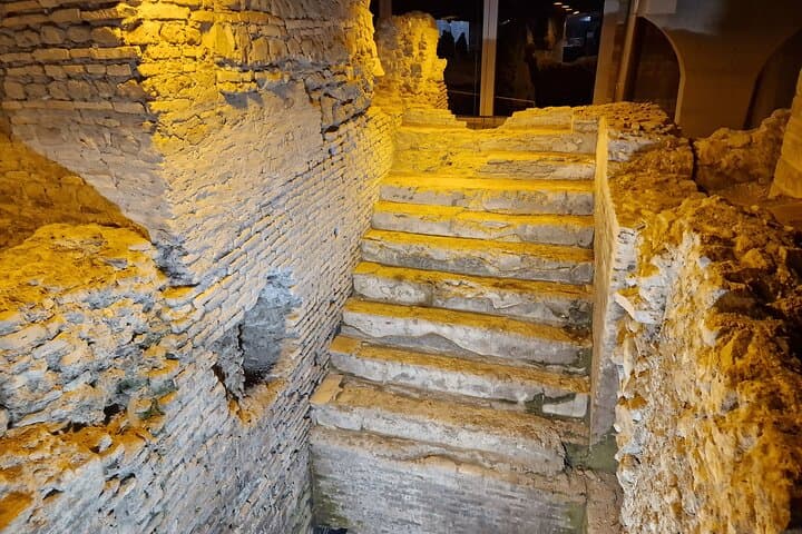 Underground of Trevi Fountain, Spanish Steps PRIVATE TOUR