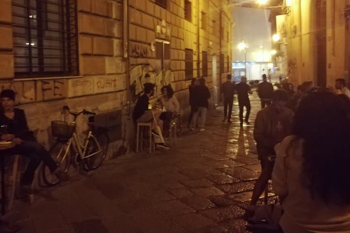 Wine Tasting in a group with other travelers