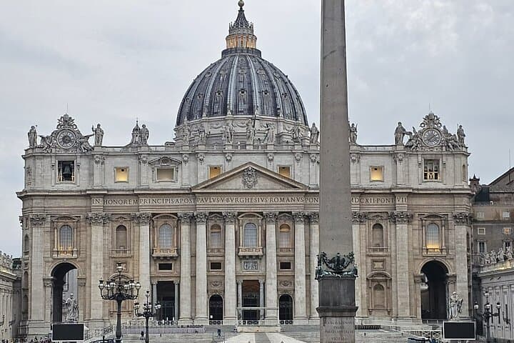 St. Peter's Basilica and Papal Grottoes Guided Tour