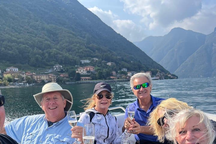 6 hour boat tour with captain on Lake Como