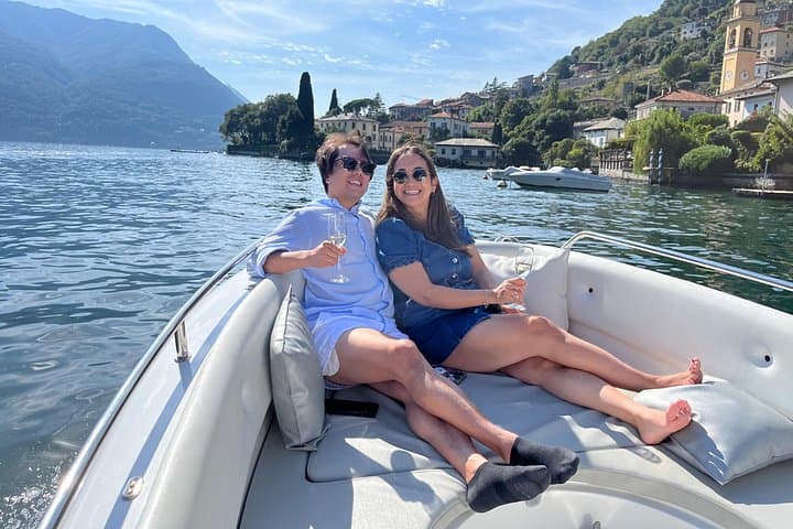 6 hour boat tour with captain on Lake Como