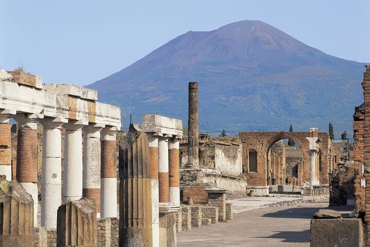 Pompeii: Exclusive Private Walking Tour with an Archaeologist