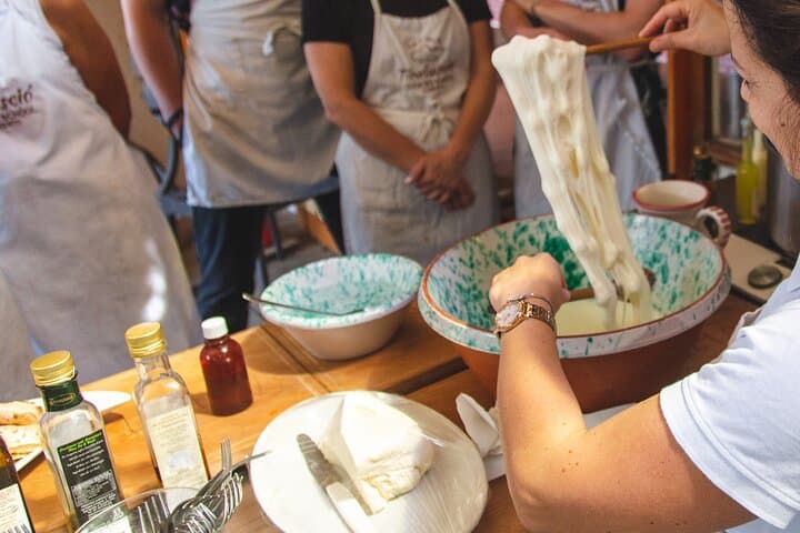 Toss, Bake, Cheers! - Sorrento Pizza Making Class with Wine