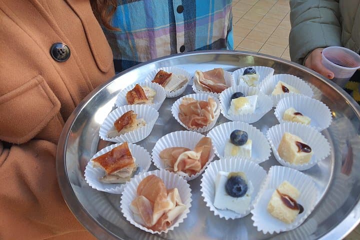 Trionfale Farmers Market and Vatican Quarter Food and Wine Tour