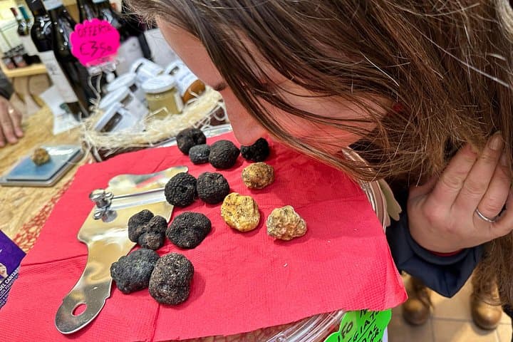Trionfale Farmers Market and Vatican Quarter Food and Wine Tour