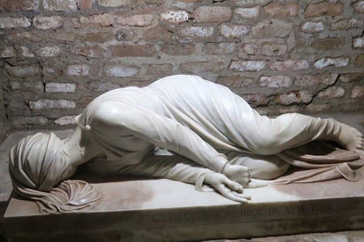 Discover the mysterious history of the Catacombs of St. Callixtus