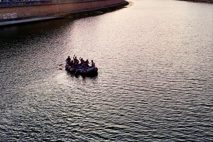 Pisa : rafting tour with Aperitif + free souvenir pictures