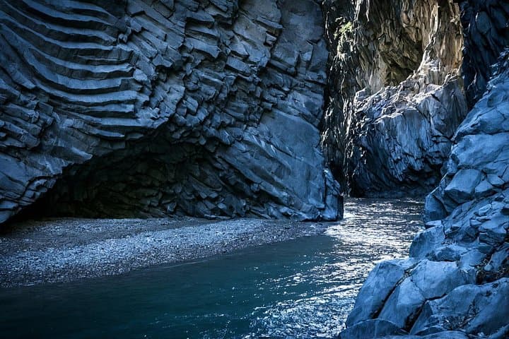 Alcantara Gorges, small cave