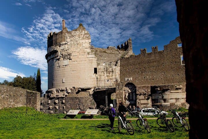 Appian Way Aqueducts Bike Tour (Catacombs & Lunch Option)