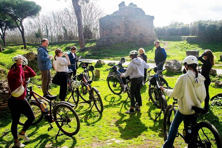 Appian Way Aqueducts Bike Tour (Catacombs & Lunch Option)